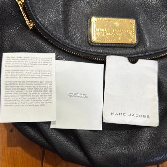 Marc Jacobs Leather Black Crossbody Bag with Adjustable Strap and Slouchy Design - Picture 3 of 11